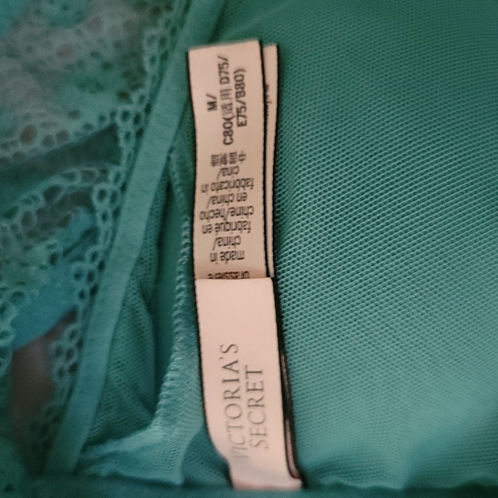 Bras - Picture 2 of 4
